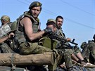 Ukrajintí vojáci nedaleko Artmivsku (9. ervna 2015)