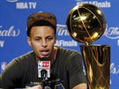Stephen Curry s trofejí pro ampiony NBA. Tahoun Golden State rozmlouvá s...