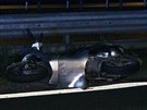 Mue na motocyklu srazilo na dálnici D1 auto, dalí ho pejelo. (17.6.2015)