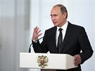 Ruský prezident Vladimir Putin bhem projevu ped pedáváním státních ocenní v...