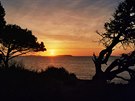 Korsika  ostrov vní, zelen, tyrkysového moe a veer s malebnými západy...