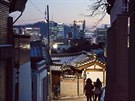 Okamik, kdy se v Soulu zaínají rozsvcet svtla velkomsta a slunce zapadá za...