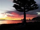 Magický západ slunce na Novém Zélandu v Plimmertonu