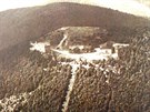 Vrchol Lys� hory ve 30. letech minul�ho stolet�. Vlevo Bezru�ova chata,...