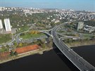 Okolí mostu Barikádník s pokraováním ulice V Holeovikách ped navrenou...