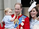 Dvouletý princ George s rodii Kate a Williamem (13. ervna 2015)