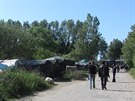 Uprchlický tábor na okraji francouzského Calais. Jeho obyvatelé zrovna míí na...