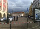 Kv�li hrozb� bomby museli policist� evakuovat z�kazn�ky z obchodn�ho centra na...