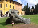Pisa, socha leícího andla pod ví