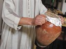 Tradiní marocká jídla se peou ve velkých keramických hrncích.