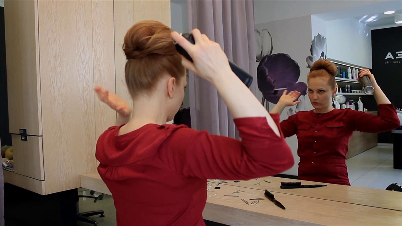 Super trik na velký drdol, který uděláte jen z vašich vlasů