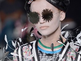 Milovník extravagance Thom Browne se zase vydal do éry hippies a psychedelické...