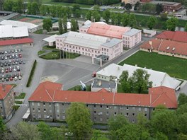 Pohled na ikova kasárna v Olomouci z ve Dómu svatého Václava. Jeho více ne...