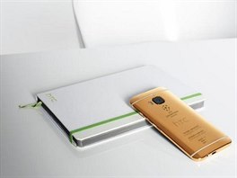 HTC One M9 Limited Edition UEFA na oficilnm snmku. Po odrazu iPhonu nikde...