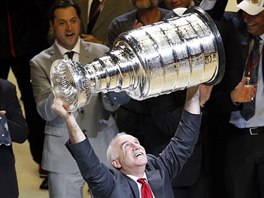 Joel Quenneville dovedl Chicago ke Stanley Cupu.