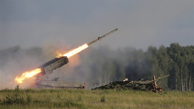 Ukzka ruskho raketometu TOS-1A na vojenskm veletrhu Armda 2015 v tzv. Vlasteneckm parku nedaleko Moskvy (16. ervna 2015)