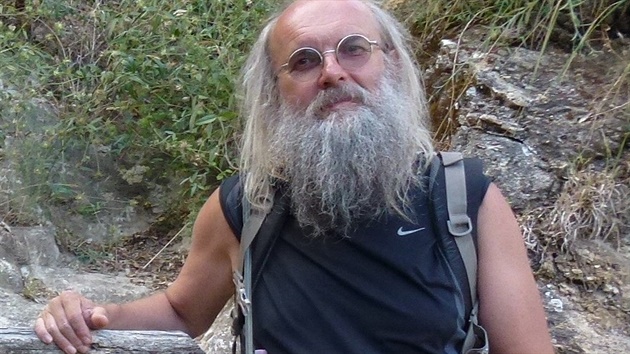 �éf Ústavu pro jazyk �eský Karel Oliva. Na dovolené