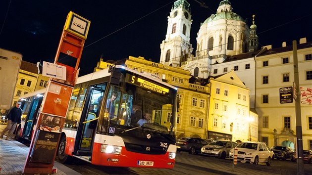 Dopravu mezi objekty během Muzejní noci tradičně zajišťuje několik speciálních autobusových linek
