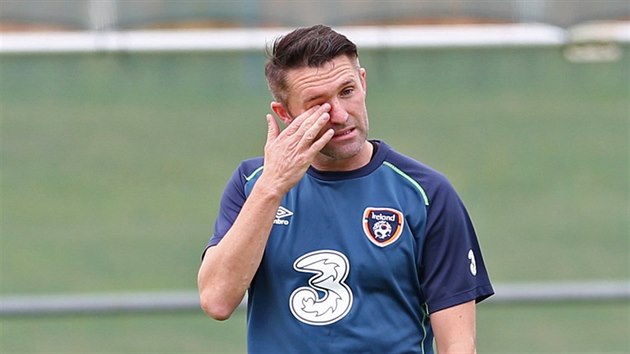 SMUTNÉ OBDOBÍ. Irský útoník Robbie Keane piel bhem dvou dn o dva...