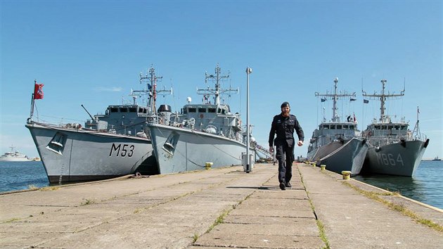 Vojenské lodě NATO v přístavu v polské Gdyni před začátkem cvičení BALTOPS