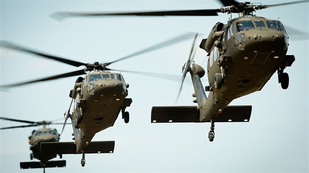 Americk vrtulnky Black Hawk na cvien hrotovch sil NATO Nobel Jump na zpad Polska
