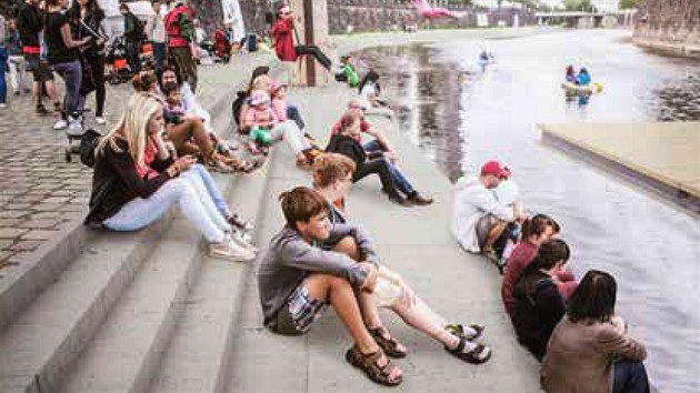 N�vrh �e�en� n�plavky �eky Radbuzy mezi Wilsonov�m mostem a mostem U J�na v Plzni.