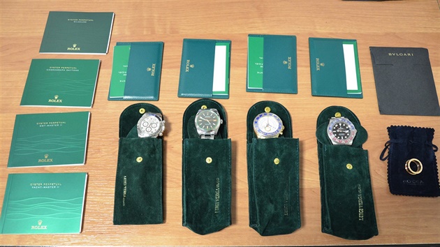 Celníci zadreli na Letiti Václava Havla enu, která paovala hodinky Rolex a...