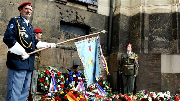 Pietní akt ped pravoslavným chrámem svatého Cyrila a Metodje pipomnl 73....