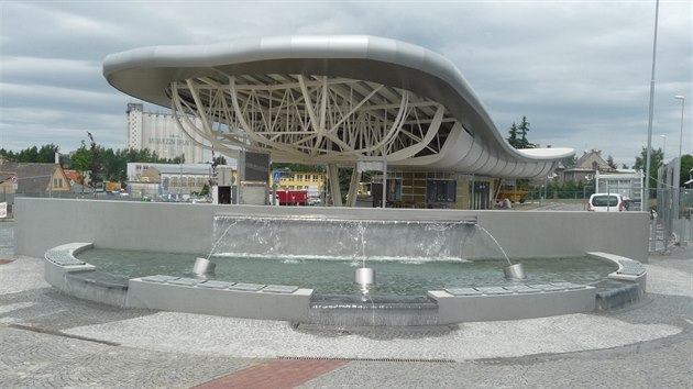 Nový autobusový terminál v Bruntálu těsně před dokončením (18. června 2015).