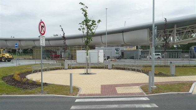 Nový autobusový terminál v Bruntálu těsně před dokončením (18. června 2015).