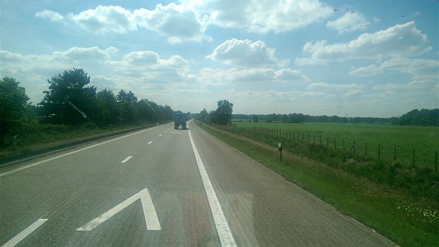 Posledních pár desítek kilometr pondlní cesty kamion zavedly na belgický...