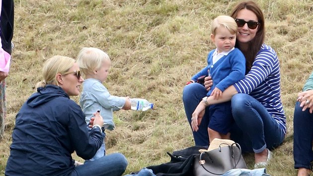 Vvodkyn Kate se synem a Zara Phillipsov s dcerou