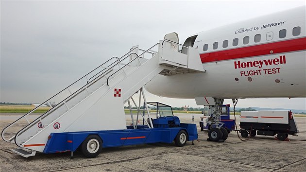 Testovac Boeing B757 spolenosti Honeywell na letiti v Tuanech.