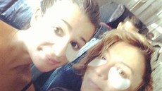 Lea Michele: Já a moje vizáistka Melanie o sebe peujeme i v letadle :)