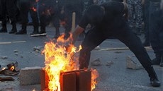 Noví libyj�tí policisté ukazují své schopnosti (8. �ervna 2015).