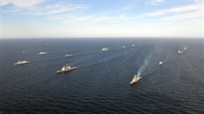 Flotila NATO bhem cviení BALTOPS