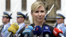 Budoucí ministryn� �kolství Kate�ina Valachová na Hrad� po jednání s...