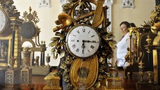 Na zámku ve Svtlé si nov mete prohlédnout napíklad historické hodiny...