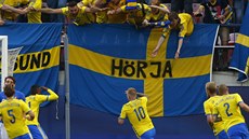 �VÉDSKÁ RADOST �védský úto�ník John Guidetti slaví gól do italské brány v...