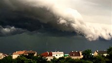 Záběr přicházející bouřky od Olomouce směrem na Jeseníky (14. června 2015)