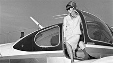 Italská hereka Claudia Cardinale vystupuje z aerotaxi po píletu na...