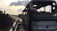 Po�ár autobusu na R6 u Prahy (14. �ervna 2015)