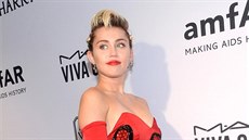 Miley Cyrusová na amfAR Inspiration Gala (New York, 16. �ervna 2015)