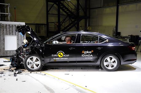 koda Superb v nrazovch testech EuroNCAP