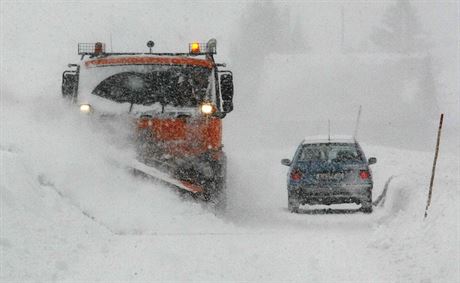 Silniái budou moci solit 60 kilometr silnic u Lipna. Dosud zde museli cesty...