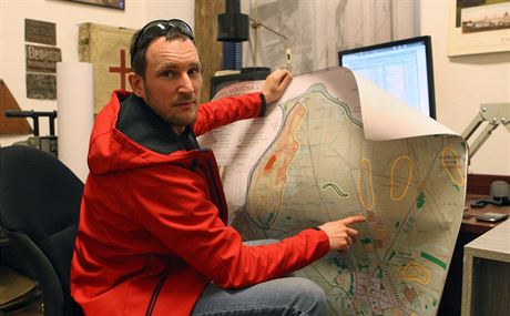 Mapování válených tábor se vnuje Ivan Rous ze Severoeského muzea v Liberci.