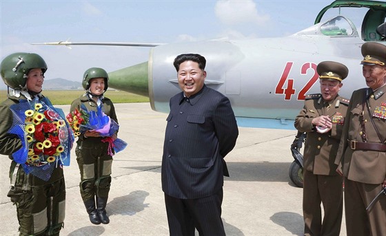 V Severní Koreji poprvé za knipl nadzvukových stíhaek usedly eny (22. ervna...