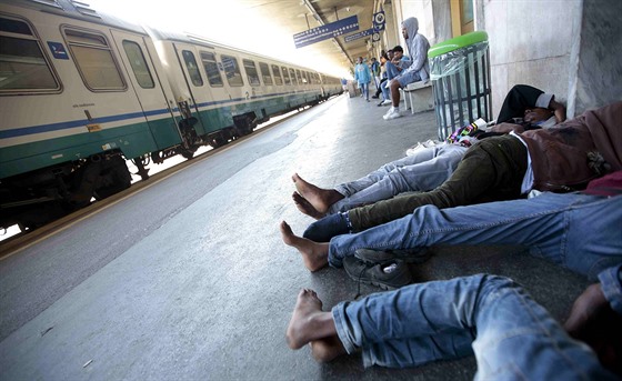 Migranti ve městě Ventimiglia na hranicích Itálie a Francie (20. června 2015)