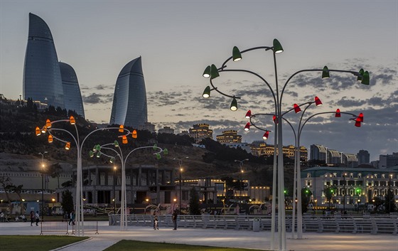 Evropské hry v Baku. Pohled na Flame Towers (vlevo nahoe).