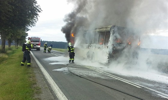 Poár autobusu likvidovaly dv hasiské jednotky.